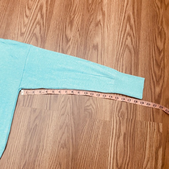 Vineyards Vine Woman’s Size XL Pullover Embroidered Sweater Spell Out Logo - Picture 5 of 11